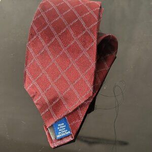 Vince Camuto Silk TIe Diamond Argyle Mid Century modernist Maroon Modern Red